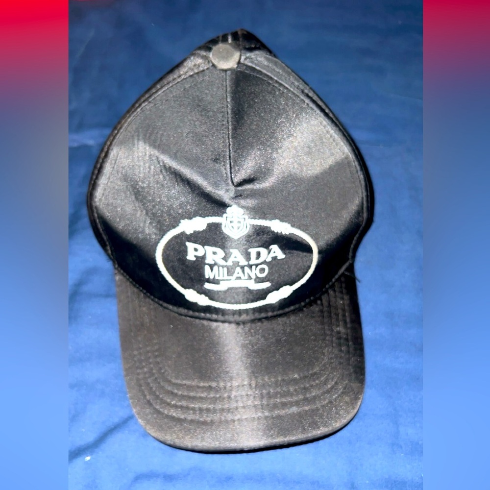 Black adjustable Prada hat
